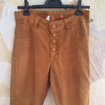 Calça Jeans Skinny Marrom Caramelo com Botões Cintura Alta (Tamanho 38)